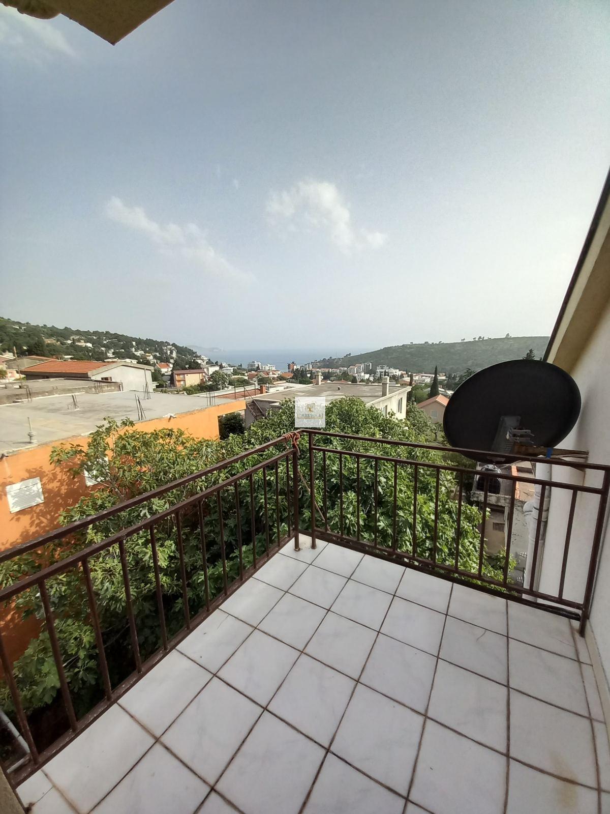 Spacious 3-story house with Sea View in Zankovići, Bar
